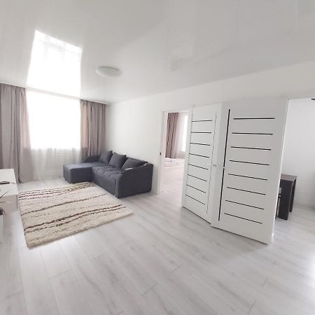 2-Х Комнатная Квартира Taraz Exterior foto